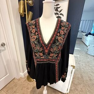 American Eagle Embroidered Black Floral Top Size Small